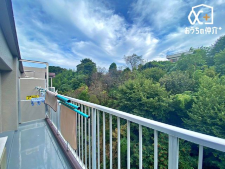 �o���R�j�[ ��y�Ɋy���ރv���C�x�[�g�X�y�[�X�B���󕨂����������ł͂Ȃ��A������Ƃ����C���e���A��A����u���āA���������̏����Ȗ����̋�ԂɁB