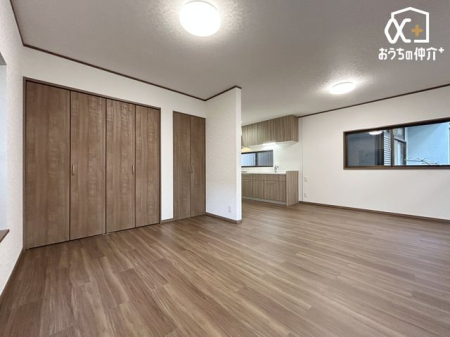 ���r���O -