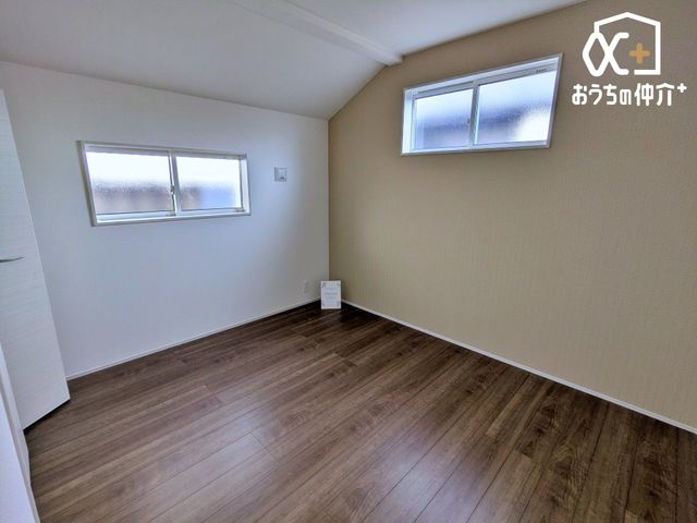 �q������ �q�������Ƃ��Ă��\���ȍL�������邨�����ł��B�Ƒ��X�̈��炬�̋�Ԃ��m�ۂł��A�v���C�x�[�g�ȃx�b�h���[���͕�炷���̊����ő���グ�������̂ł��B