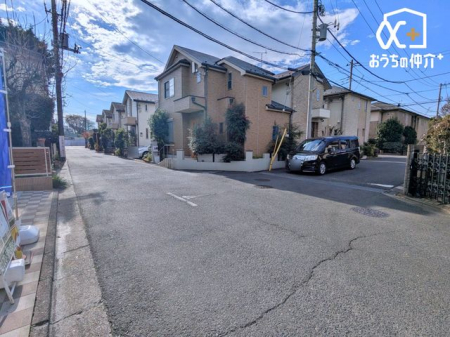 ���n�O�ώʐ^ ������悤�Ȑ��w�i�ɁA���X�ƘȂޓ@��́A���z�̉��b�𑶕��Ɏ󂯂�B�L�т₩�ŊJ���I�Ȓ��]�ƁA�����Ղ�ƍ~�蒍���z���ɁA�����ɏZ�܂��ґ�������Ǝ������Ē����܂�