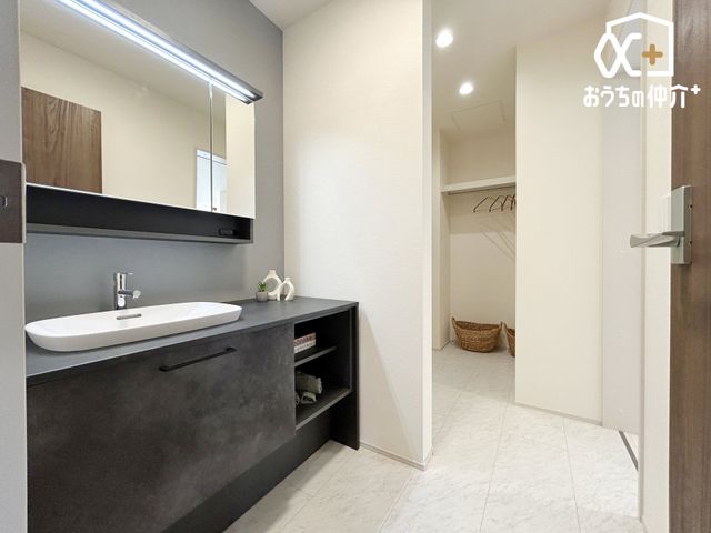 ʑEʏ VbNȐF̐ʃXy[XIɃEH[NCN[[bgI