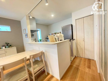 Lb` `Kitchen`gLb`炱AH̏yԂɁAZłX[YɖʂȂƂłAȒPɂłȂǁAyLb`Xy[XɎdグ܂B