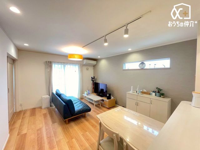 rO `Living`Ȃɂz郊rO͋CǂłˁBJ[ŎdグbNXԂłI