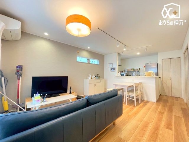 rO `Living`JIōLrOB̂т̂тƂ낰郊rÓAƑ̃R~jP[V̏ƂāA݂ȂW܂Ԃ̏ꏊɁB