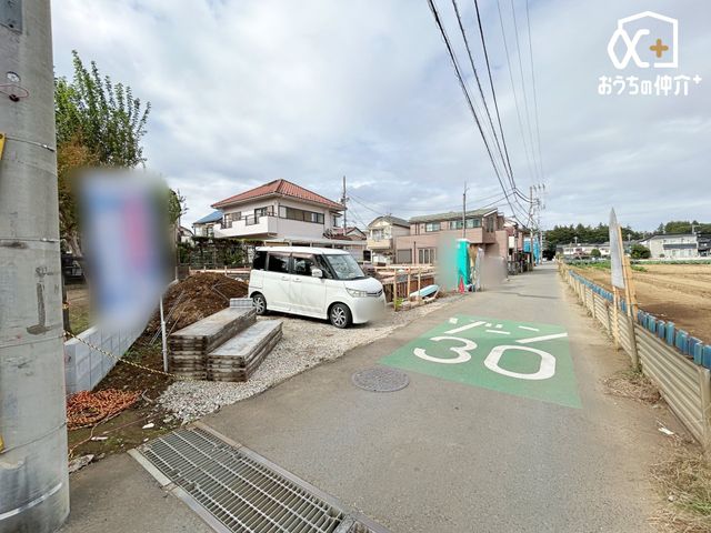  �O�ʓ��H�̗l�q