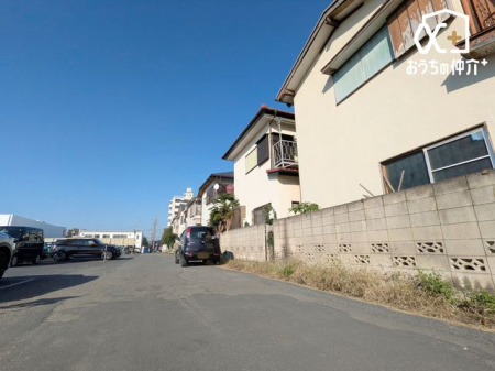 ���n�y�n�ʐ^ ������悤�Ȑ��w�i�ɁA���X�ƘȂޓ@��́A���z�̉��b�𑶕��Ɏ󂯂�B�L�т₩�ŊJ���I�Ȓ��]�ƁA�����Ղ�ƍ~�蒍���z���ɁA�����ɏZ�܂��ґ�������Ǝ������Ē����܂�