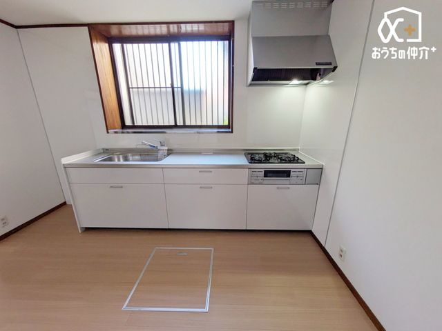 ӊ `Kitchen`gLb`炱AH̏yԂɁAZłX[YɖʂȂƂłAȒPɂłȂǁAyLb`Xy[XɎdグ܂B