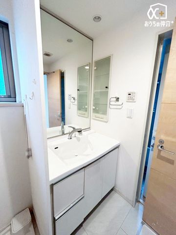 ʑEʏ V[tŁAyɂł܂BQȒPɔG炷Ƃł̂ŁAwAZbgX[YI܂Az[XLт̂ŁAʃ{Ê|ȒPɁB