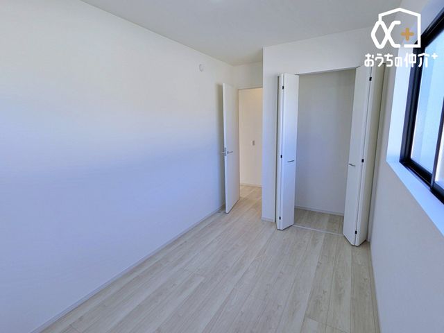 ���̑� 2�K�ɂ��邱�ƂŁA���r���O�̉��␶���̌������痣�ꂽ������������ԂɁB�׋����ɏW�����₷���A�q�ǂ������⏑�ւɂ������ł��傤���B