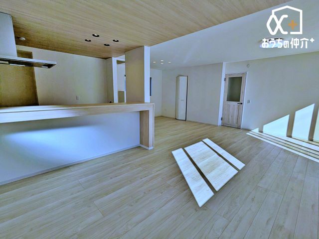 ���r���O �_�C�j���O�͉Ƒ����W�܂�A�H�����b���y���ޏꏊ�B�����݂̂����ԂŁA�S�n�悢�ЂƂƂ������߂������������B