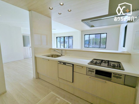 �L�b�`�� �����X�y�[�X����[���[�������V�X�e���L�b�`���B�X���[�Y�ȉƎ������ŕ�炵�������܂��B