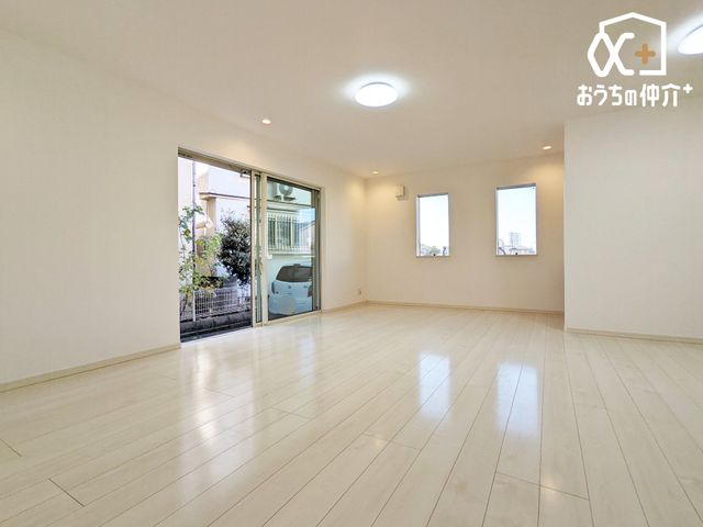 rO ƑRƏW܂QQ.WrO̗lqłB Cɓ̃\t@[e[uuĂCɓ̋ԂɁB