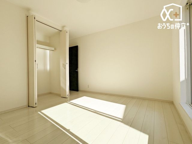 q qɃIXXȖ7.5m̗lqB傫߂̃N[[bgtĂ邽߁Aql̕׋Eߗޓ֗Ɏ[\łB