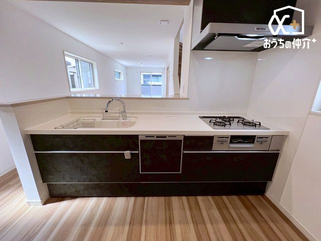 �L�b�`�� �����g���L�b�`�������炱���A�H���̏������y�������ԂɁI�w�Z�������ł��X���[�Y�ɖ��ʂȂ���Ƃł��x�w���������ȒP�ɂł���x�ȂǁA���ꂵ���H�v����������I�������y��������L�b�`���X�y�[�X�ł�