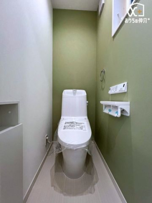 �g�C�� 1�K��2�K�ɂ��ꂼ��g�C����ݒu�B���̃o�^�o�^���鎞�ԑтɂ����ݍ������ƂȂ����K�ɂ��g�����������܂��ˁB