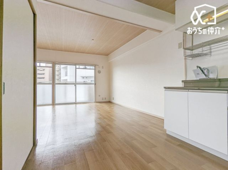 rO ƑRƏW܂PVrO̗lqłB Cɓ̃\t@[e[uuĂCɓ̋ԂɁB