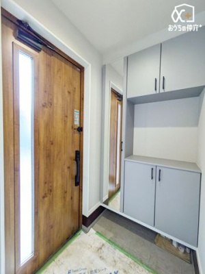  `E`Entrance`E`CifUCւ́AZޕ̖𖞂NIeBBA邲ƑAKC悭}E炬ɖԂ\Ă܂B