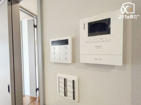 ̑ ǂ@\Rƃerj^[tC^[złB