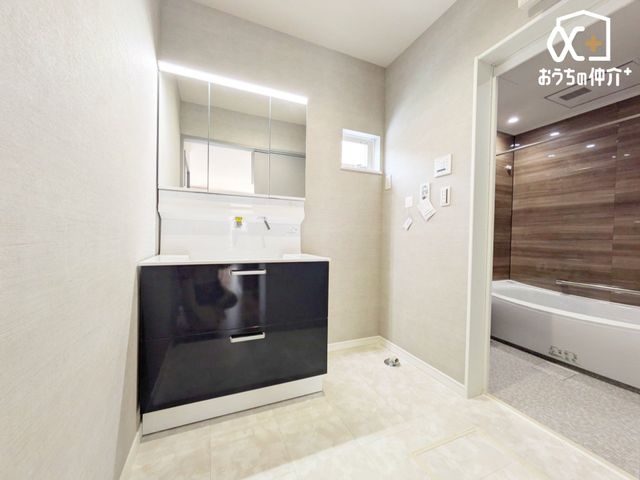 ʑEʏ `Wash room`̍Qԑтł]TĎxxłLpE_[[B[LxȂ̂ŌڂXbLƐڂł܂B