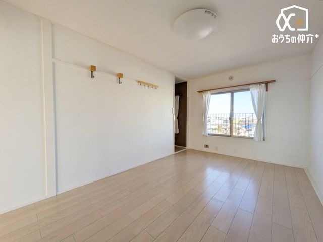 Q `Room`m̓i`ȃt[OƗF̕ǂACeAl̂ƂĂyłˁI