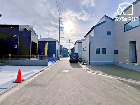 ���n�O�ώʐ^ ������悤�Ȑ��w�i�ɁA���X�ƘȂޓ@��́A���z�̉��b�𑶕��Ɏ󂯂�B�L�т₩�ŊJ���I�Ȓ��]�ƁA�����Ղ�ƍ~�蒍���z���ɁA�����ɏZ�܂��ґ�������Ǝ������Ē����܂�