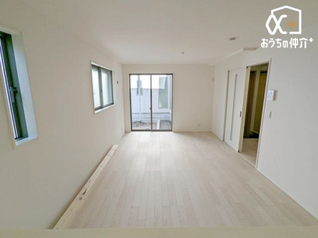 rO `Living`݂̂i`eCXgLDKB̂т肭낮\t@₨Hyރ_CjOZbguĂ͂܂B