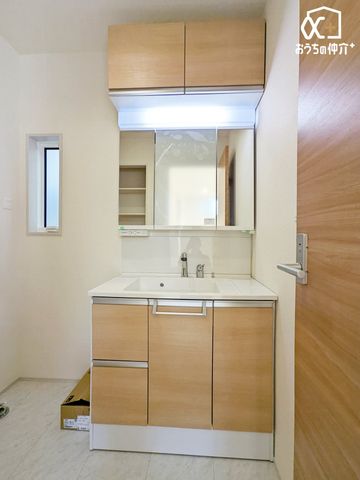 ���ʑ�E���ʏ� �O�ʋ��^�C�v�̐��ʉ��ϑ�ł��B�O�ʋ��^�C�v�̐��ʉ��ϑ�͎g�����肪�ǂ��A�ׂ����������[�ł��܂��B���[������X�b�L���Еt�����ʏ��ł��B����������ʕ����ǍD�ȃ����h���[�X�y�[�X�ł��B