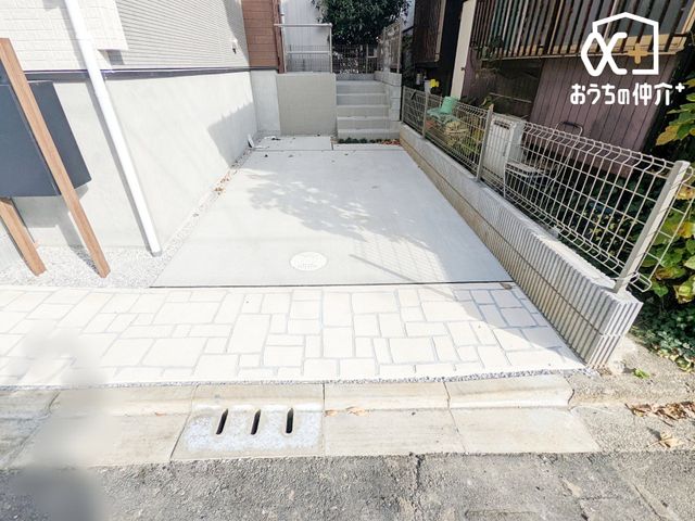  �J�[�X�y�[�X��2�䂠��B���]�Ԃ��߂�X�y�[�X�Ƃ��Ă����p���������܂��B���Ԃł̗��q�ɂ��Ή��ł��܂��I