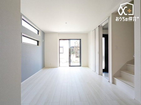 rO ݂̂i`eCXgLDKB̂т肭낮\t@AHyރ_CjOuĂCɓ̃bNXԂɁB