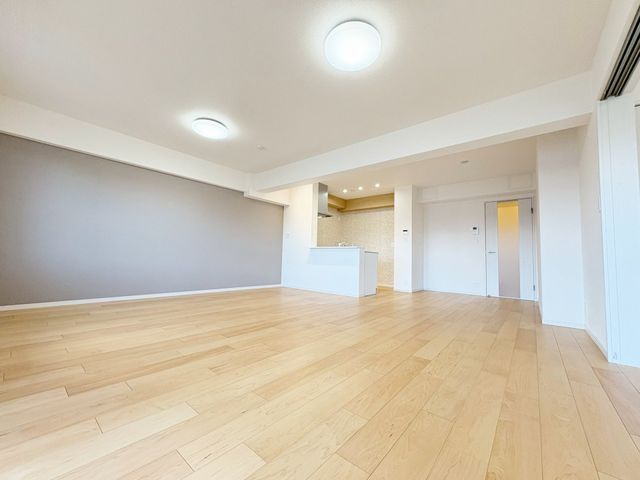 rO `Living`݂̂i`eCXgLDKB̂т肭낮\t@AHyރ_CjOZbguĂ͂܂B