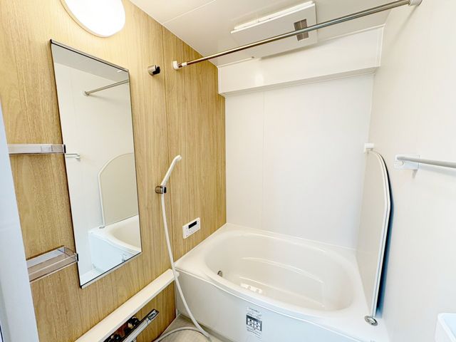  ̂ԂŃbNXoX^CBoX^uɂĊȂSƑ̂tbVB̔Ă鐴̂oX[B