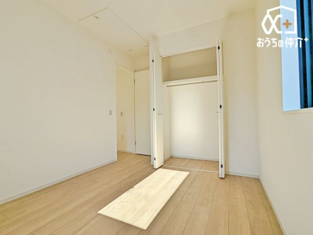 q qɃIXXȖ5.0m̗lqBeʂ̃N[[bgtĂ邽߁Aql̕׋EߗށEQ֗Ɏ[\łB