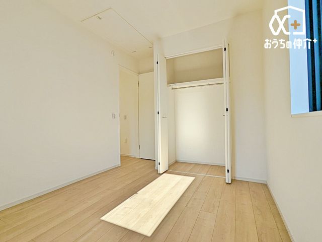 q qɃIXXȖ5.0m̗lqBeʂ̃N[[bgtĂ邽߁Aql̕׋EߗށEQ֗Ɏ[\łB