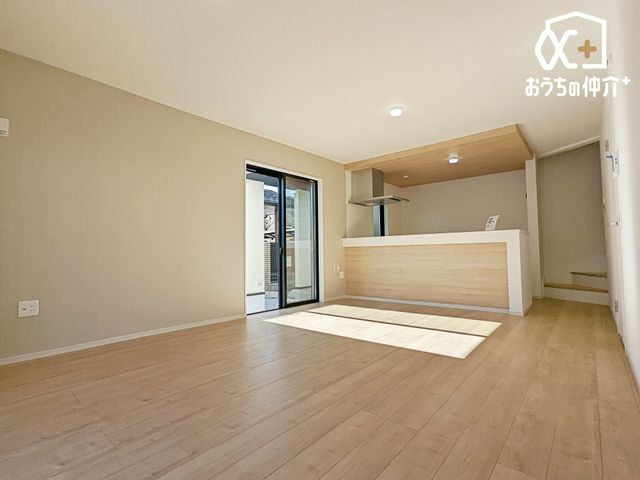 rO `Living`݂̂i`eCXgLDKB̂т肭낮\t@₨Hyރ_CjOZbguĂ͂܂B