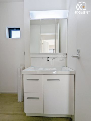 ʑEʏ O猩ւ܂̗lqłB񌻒nɑ^łB