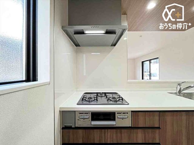 �L�b�`�� ������������O���R�����̗l�q�ł��B�u�߂�E�ύ��ޓ��̍�Ƃ������ɏo����R�����ł��B