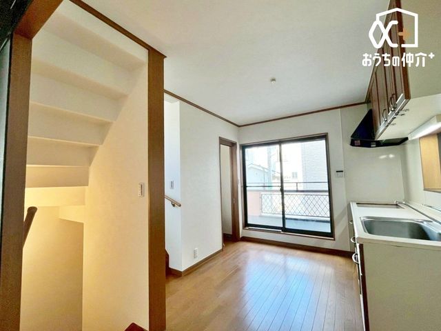  l_CjOLb`͊KiAgCANZXǂAoRj[ւڌKȃCAEgłB