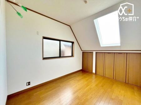 ̑ 2ʍ̌̏_炩Ȍɕ܂ꂽԂ̐QBƋ̃CAEg₷A₩ȋxԂĂ܂B