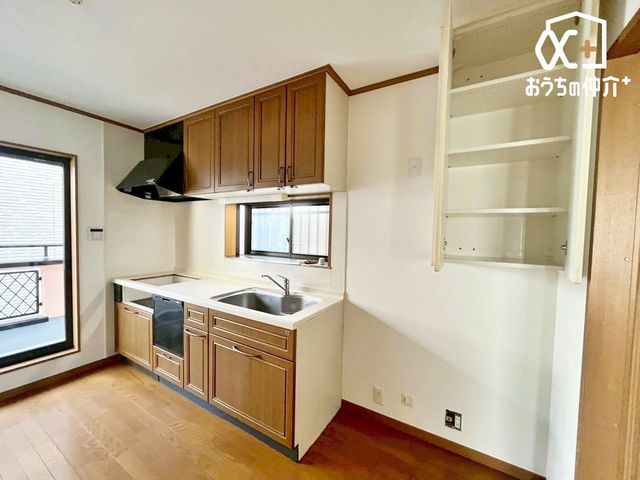 ӊ ^̗①ɂA[uĂgLb`ɂȂĂ܂BLXLb`͉Ƃ̒SIƑ̉bƒe݂܂ˁI