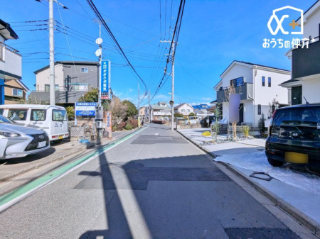 ���n�O�ώʐ^ ������悤�Ȑ��w�i�ɁA���X�ƘȂޓ@��́A���z�̉��b�𑶕��Ɏ󂯂�B�L�т₩�ŊJ���I�Ȓ��]�ƁA�����Ղ�ƍ~�蒍���z���ɁA�����ɏZ�܂��ґ�������Ǝ������Ē����܂�