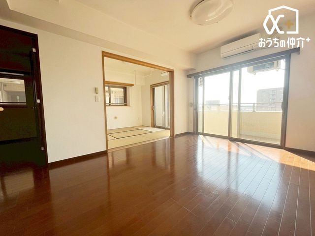 rO Ƒ݂Ȃu₩Ɍ₩ɉ߂悤ɁAD荞񂾃rO_CjOBKŉ₩ȃvCx[gԂłB