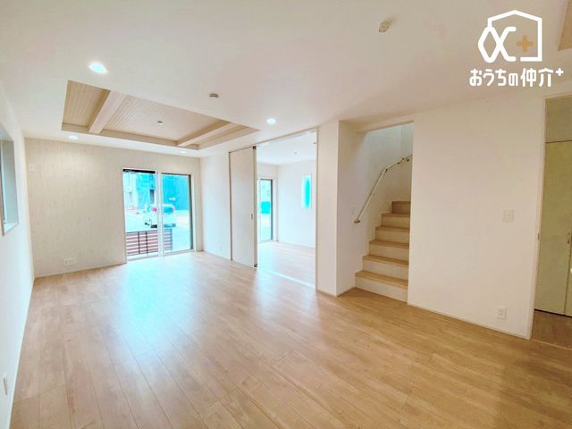 rO rOCKȋ͉ƑԂŊ킹@RƃR~jP[V܂܂B܂Aʂ̊KɂĂ݂̋Czɂ₩ɊȂ߂Ƃł郁bg܂B