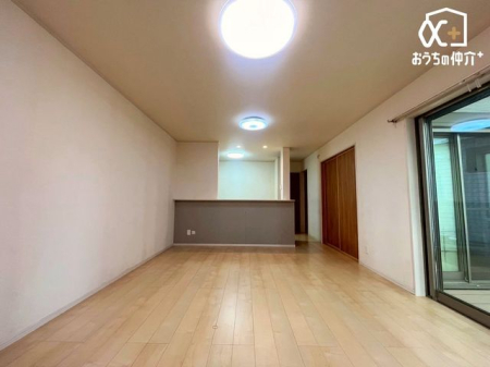 rO `Living`͋CLDKB̂т肭낮\t@AHyރ_CjOZbguĂ͂܂B