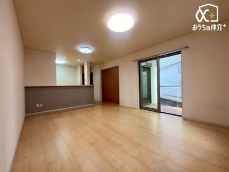 rO `Living`͋CLDKB̂т肭낮\t@AHyރ_CjOZbguĂ͂܂B