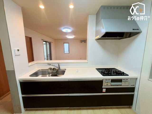 Lb` `Kitchen`JE^[Lb`@lڐ̂ԁBJE^[Lb`BƎȂqlڂ𗣂ȂB͂llƒk΂BJE^[Lb`炱\ȓłB