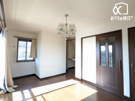 Q QɃIXXȖVm̗lqłBN[[bgtĂAߗޓLxɎ[\ȐQłB