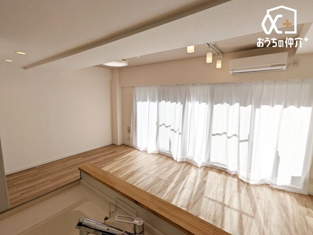 Lb` `Kitchen`ƑƉby߂Lb`łB΂ɂ̂ŉbRƂ݂͂܂B܂rO̗lq킩̂ŁASčƂɏWł܂B