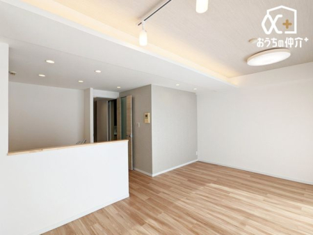 rO `Living`݂̂i`eCXgLDKB̂т肭낮\t@₨Hyރ_CjOZbguĂ͂܂B