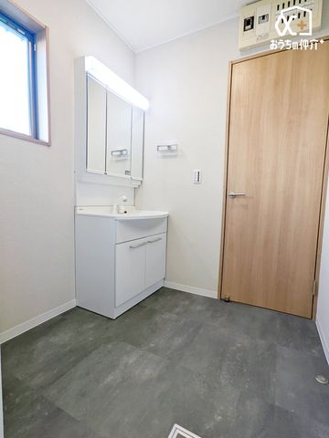 ���ʑ�E���ʏ� �������̂�����ʁ����󁕒E�߃X�y�[�X�ł��B��Ƃ�̂����Ԃł����C���̂����ւ����炭�炭�ł��B