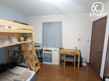 q qɃIXXȖ7.5m̗lqBeʂ̃N[[bgtĂ邽߁Aql̕׋EߗށEQ֗Ɏ[\łB